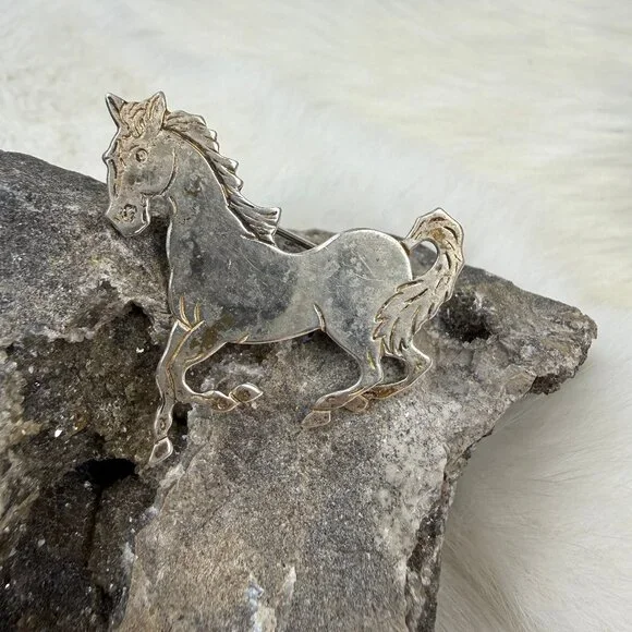 Vintage Sterling Silver Trotting Horse Brooch PL 1.5" X 1.5" - Picture 1 of 7